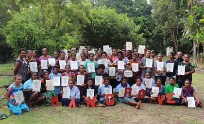 Mangoro Market Meri training young women in rural PNG mangrove science © Ruth Konia/TNC